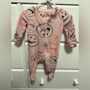 Nike Kids Pink Smiley Footie
